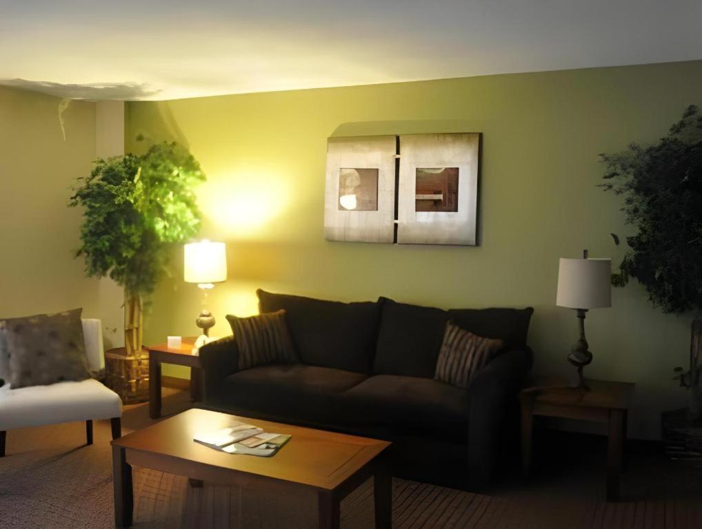 Garden Plaza Hotel Saddle Brook Eksteriør bilde