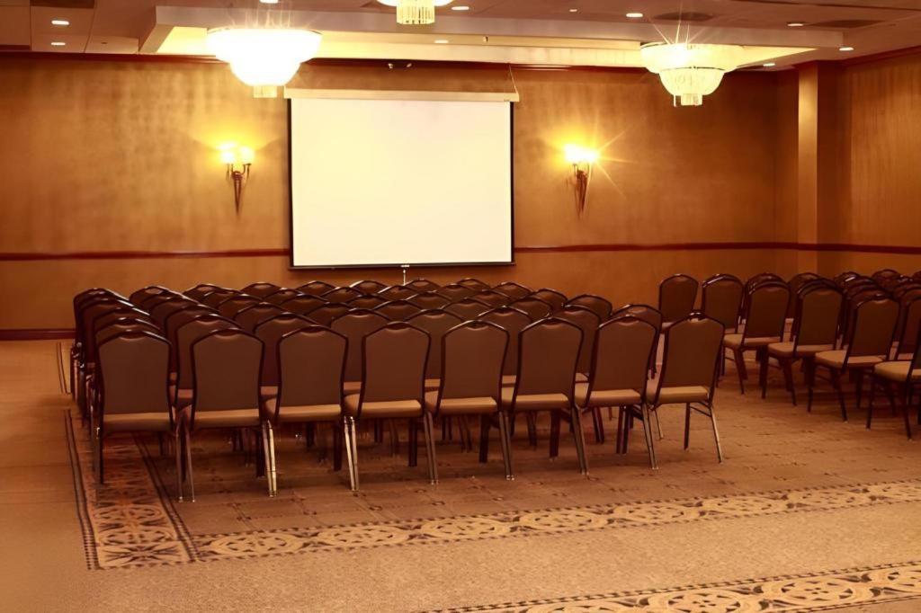 Garden Plaza Hotel Saddle Brook Eksteriør bilde