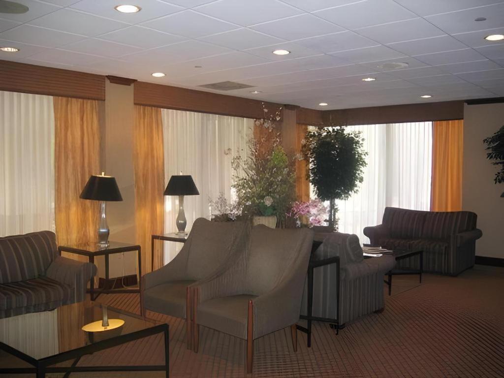 Garden Plaza Hotel Saddle Brook Eksteriør bilde