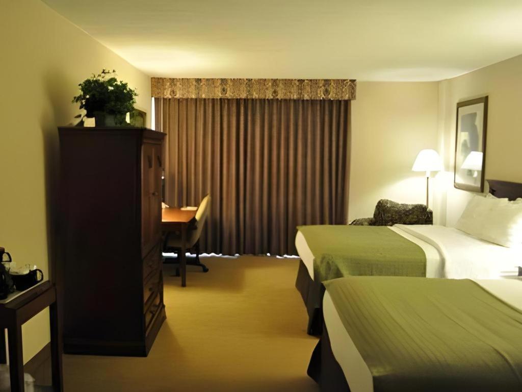 Garden Plaza Hotel Saddle Brook Eksteriør bilde