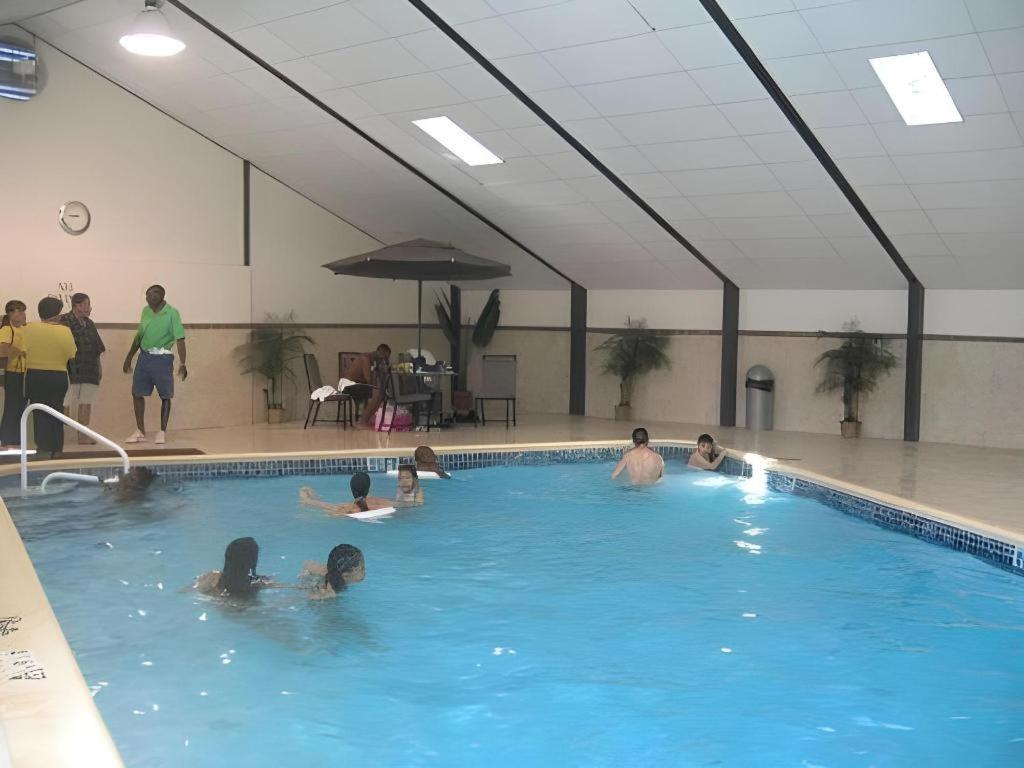 Garden Plaza Hotel Saddle Brook Eksteriør bilde