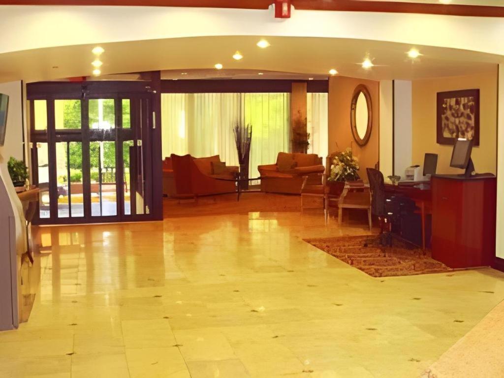 Garden Plaza Hotel Saddle Brook Eksteriør bilde