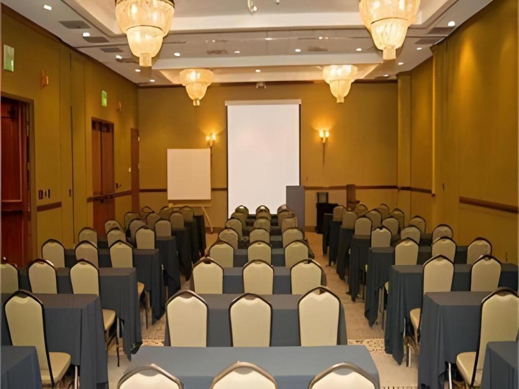 Garden Plaza Hotel Saddle Brook Eksteriør bilde