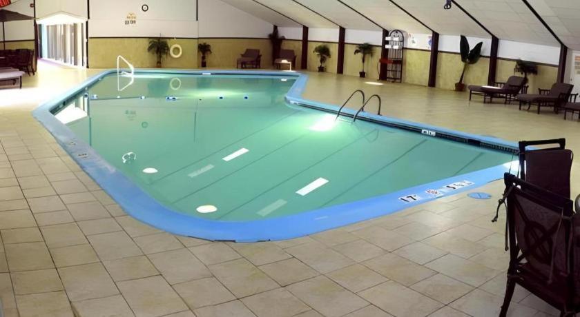 Garden Plaza Hotel Saddle Brook Eksteriør bilde