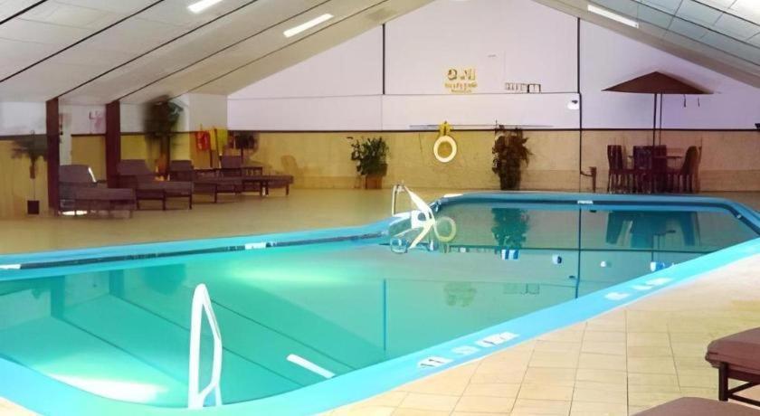 Garden Plaza Hotel Saddle Brook Eksteriør bilde