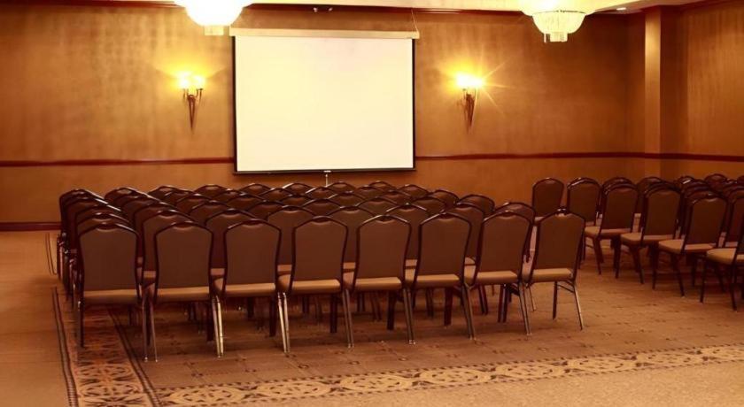Garden Plaza Hotel Saddle Brook Eksteriør bilde