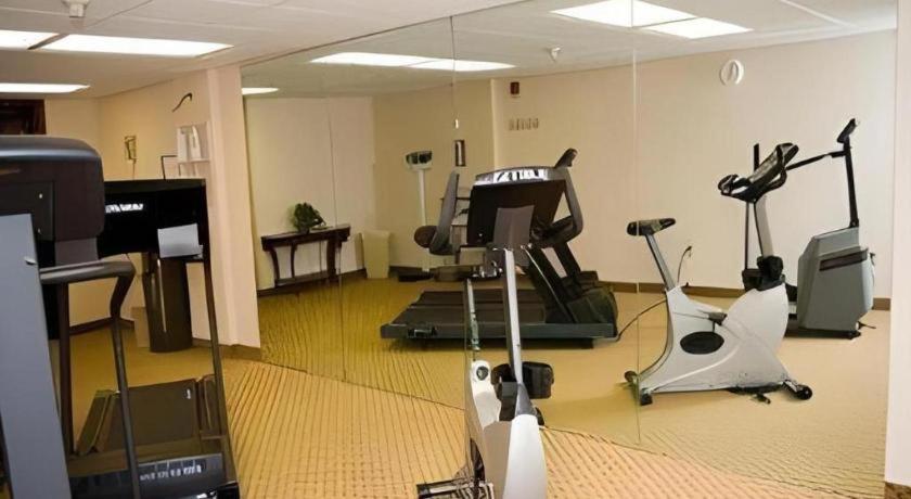Garden Plaza Hotel Saddle Brook Eksteriør bilde