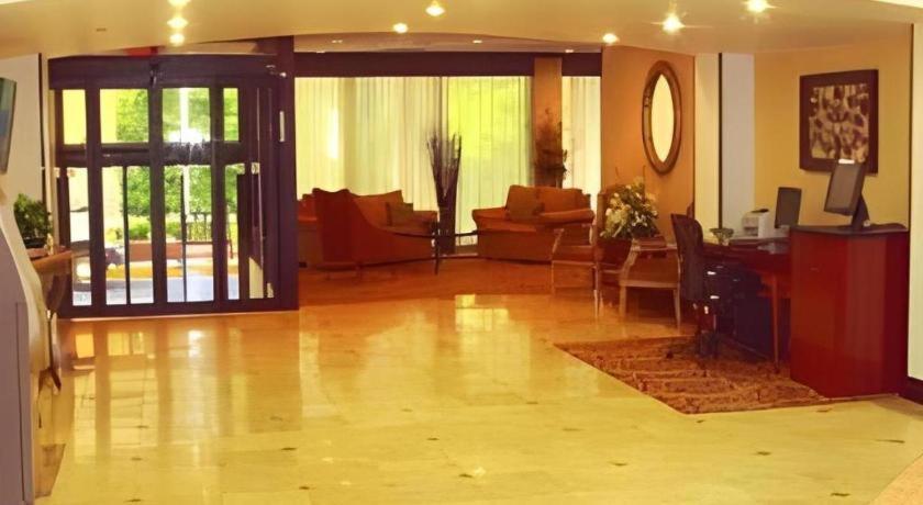 Garden Plaza Hotel Saddle Brook Eksteriør bilde