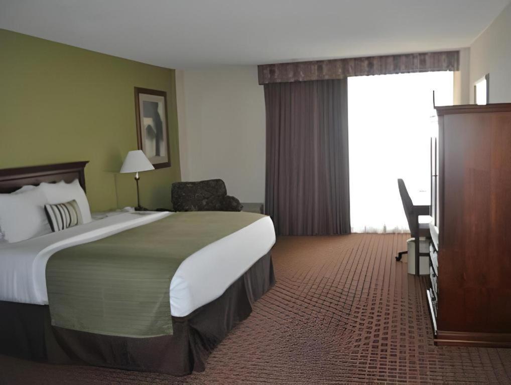 Garden Plaza Hotel Saddle Brook Eksteriør bilde