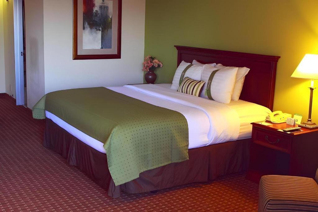 Garden Plaza Hotel Saddle Brook Eksteriør bilde