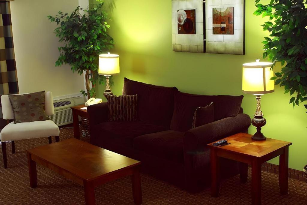 Garden Plaza Hotel Saddle Brook Eksteriør bilde