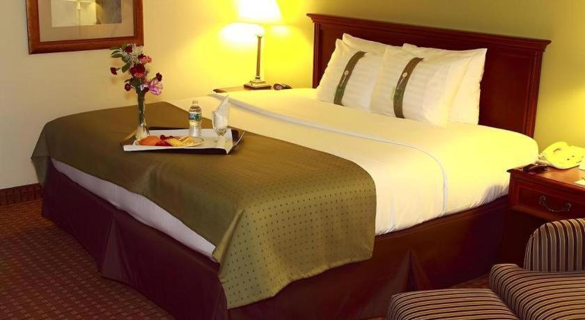 Garden Plaza Hotel Saddle Brook Eksteriør bilde