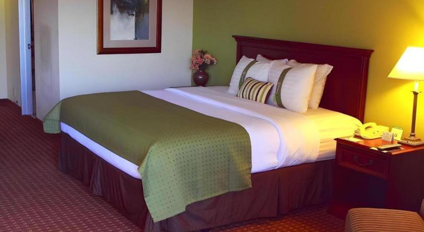 Garden Plaza Hotel Saddle Brook Eksteriør bilde