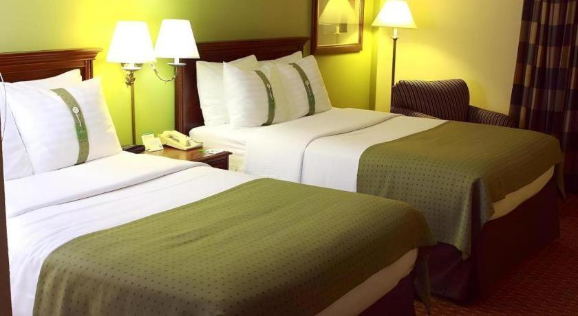 Garden Plaza Hotel Saddle Brook Eksteriør bilde