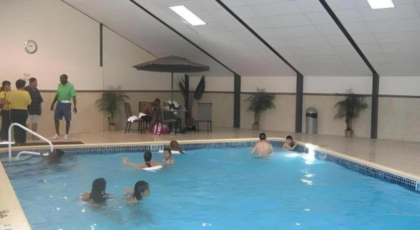 Garden Plaza Hotel Saddle Brook Eksteriør bilde