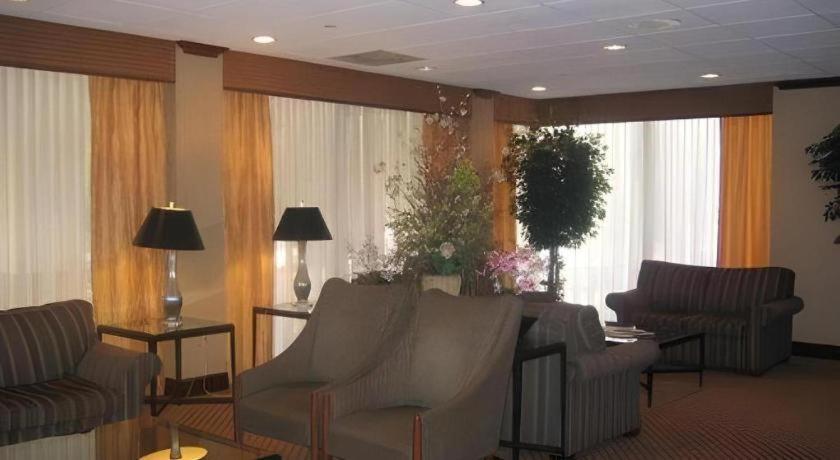 Garden Plaza Hotel Saddle Brook Eksteriør bilde