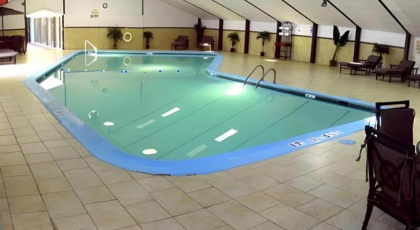 Garden Plaza Hotel Saddle Brook Eksteriør bilde