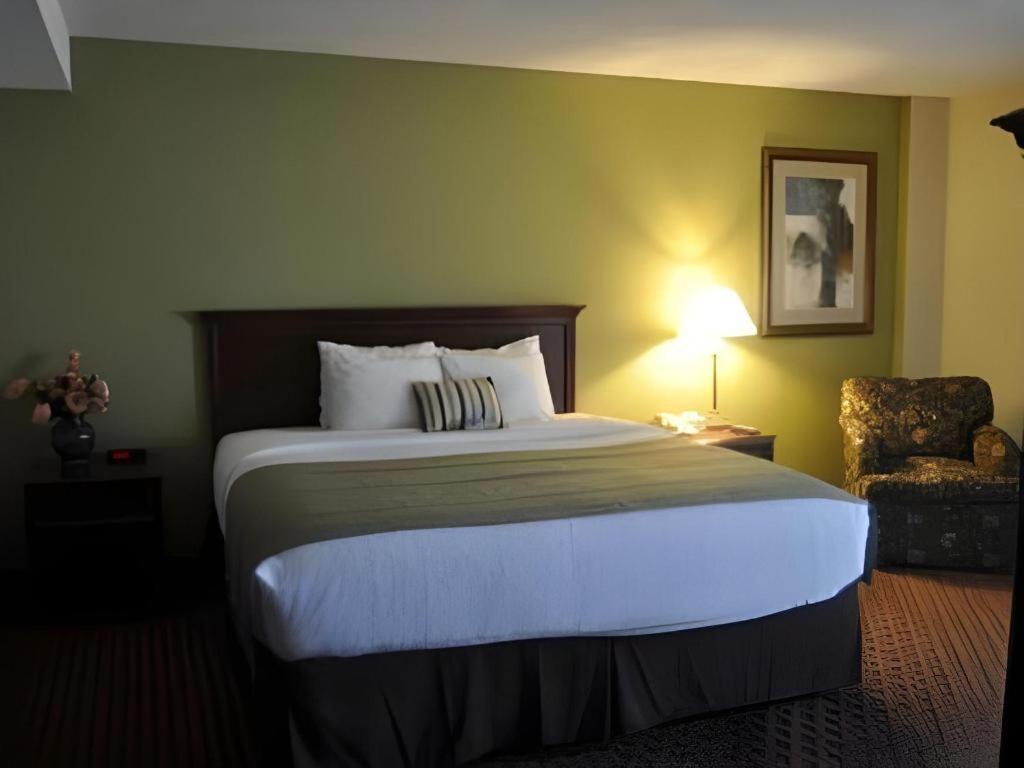 Garden Plaza Hotel Saddle Brook Eksteriør bilde